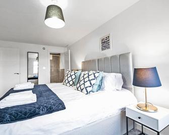 St Martins House Luxury Apartments Ruislip- Apt D - Ruislip - Bedroom