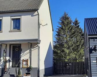 4-bett-haus Johannes - Ferienhaus Vulkaneifel - Deudesfeld - Gebäude