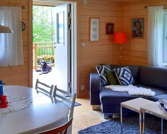 2 Bedroom Cozy Home In Värnamo - Varnamo - Huiskamer
