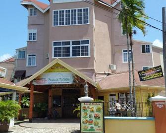 Beachfront Villa - Ocho Rios - Budova
