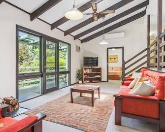 Calming bush surrounds, relaxing creek sounds! - Warburton