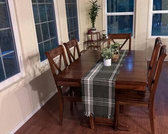 Lake Views & Quiet Nights - Near Midamerica - Peaceful Lake Escape - Pryor - Comedor