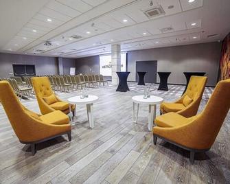 Hotel Metropolitan - ז'שוב - טרקלין