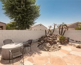 Relaxing Palo Verde Shores Home - Close-by Rotary Park Walking Distance to River - Bullhead City - Patio