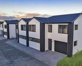 Delbrook Point Cozy-Studio - Hamilton - Building