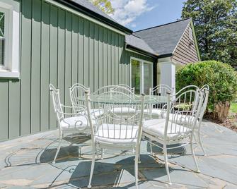 Patio, Grill + Jacuzzi Tub! - Thomasville - Patio