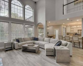 Illuminous Home, Private Pool, 4 min Walk to Lake - Rowlett - Living room