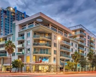 Channelside Luxury Retreat Spacious 2br 2ba Condo With Pool, Balcony, Sauna & Gym - Tampa - Building