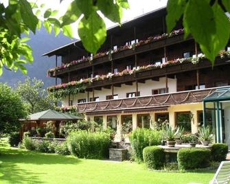Hotel-Pension Strolz - Mayrhofen - Building