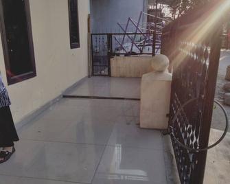 OYO 92881 Nany Ayahanda Syariah - Medan - Lobby