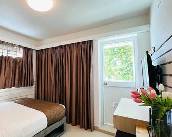 Bayshore Inn - Hong Kong - Bedroom
