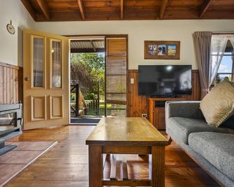 Stayau Birchwood Cottage 2br Yarra Valley Cottage - Badger Creek - Living room