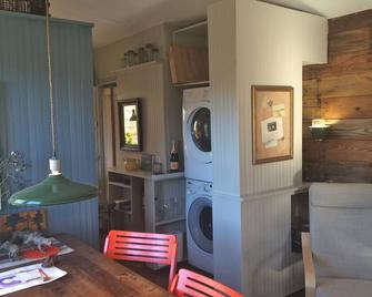 Charming Secluded Cottage In East End - Provincetown - Restaurant
