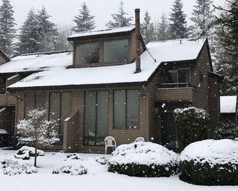 Escape to Whispering Woods #454!! --- Mt. Hood Village, OR - Welches - Building