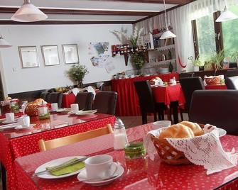 Dreibettzimmer mit Dusche, WC - Gästehaus Elfriede - Mörbisch am See - Restaurante