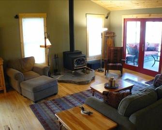 Luxury Lakefront Retreat on a Quiet Lake - Spooner - Living room