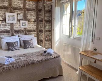 Cb, Between Sea & Land - Basly - Habitación