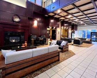 Ramada by Wyndham Tukwila Southcenter - Tukwila - Gebäude