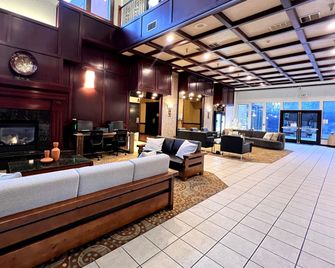 Ramada by Wyndham Tukwila Southcenter - Tukwila - Лоббі
