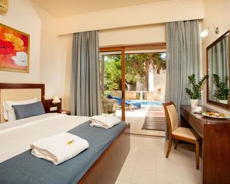 Sirios Village Hotel - Darátsos - Schlafzimmer