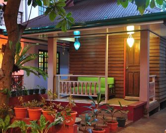 Lola Itang Pension - Puerto Princesa - Innenhof