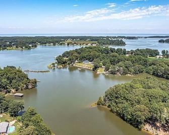 When you want to get away from everything Magnolia shores 2 acres of tranquility - Reedville