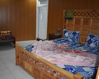 New White Palace Hotel - Abbottabad - Bedroom