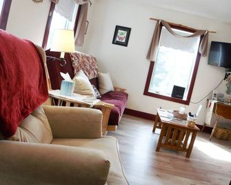 Serene Country Cabins 2 In the heart of Vermont - Hyde Park - Living room