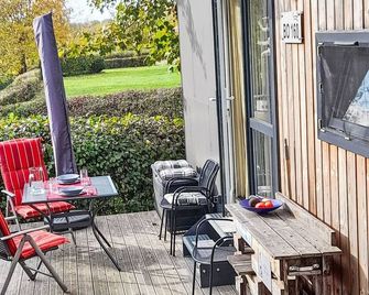 Holiday Home Tiny Haus Auszeit Am See by Interhome - Wemding - Binnenhof