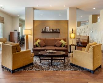 Sleep Inn and Suites Fargo Medical Center - Fargo - Living room