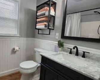 Cozy & Roomy 3BR 8-9 mins to Buffalo Bills - Lackawanna