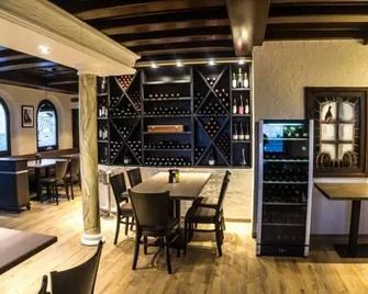 Hotel-Restaurant Alpha - Friedrichshafen - Bar