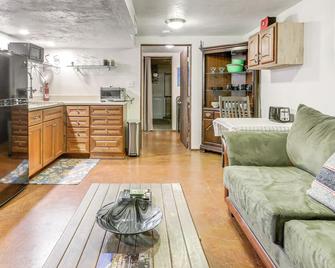 Walk to Main St Carbondale Apt with Shared Patio - Carbondale