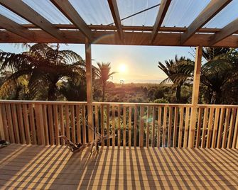 Treescapes - Hot Tub in the Rainforest, 2km from Punakaiki - Punakaiki - Balcony