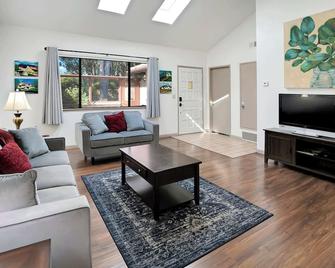 Secluded 3 Bdr Home Steps To Beach - Watsonville - Huiskamer