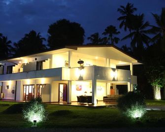 Oreeka - Katunayake Airport Transit Hotels - Kimbulapitiya - Building