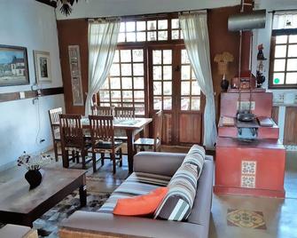 Large house, comfort. and airy in Bichinho, historical center of Tiradentes - Prados - Sala de estar