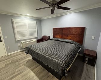 Dutch Motel - Loma Linda - Κρεβατοκάμαρα