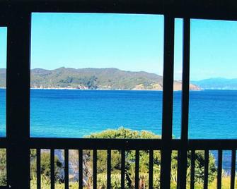 Tipi and Bob's Waterfront Lodge - Great Barrier Island - Balcony