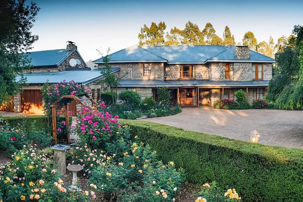 The Farside Country Manor - Nottingham Road - Gebouw