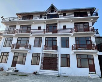 Krishna Himalayan Hotel & Restaurant - Mukteshwar - Building