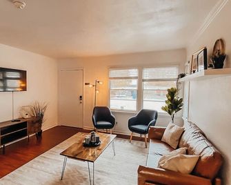 The Burrow-Cozy 3 Bdrm Hm - Free Parking - Waxahachie - Wohnzimmer