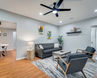 Cedar Cabin-Year Round Retreat At Massanutten -Ski Area, Golf, Hike & Waterpark - McGaheysville - Living room