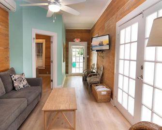 Tropical Hideaway Tropical Village - Key West - Phòng khách