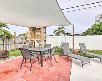 Sun-Kissed Largo Escape Private Pool and Patio - Largo - Patio
