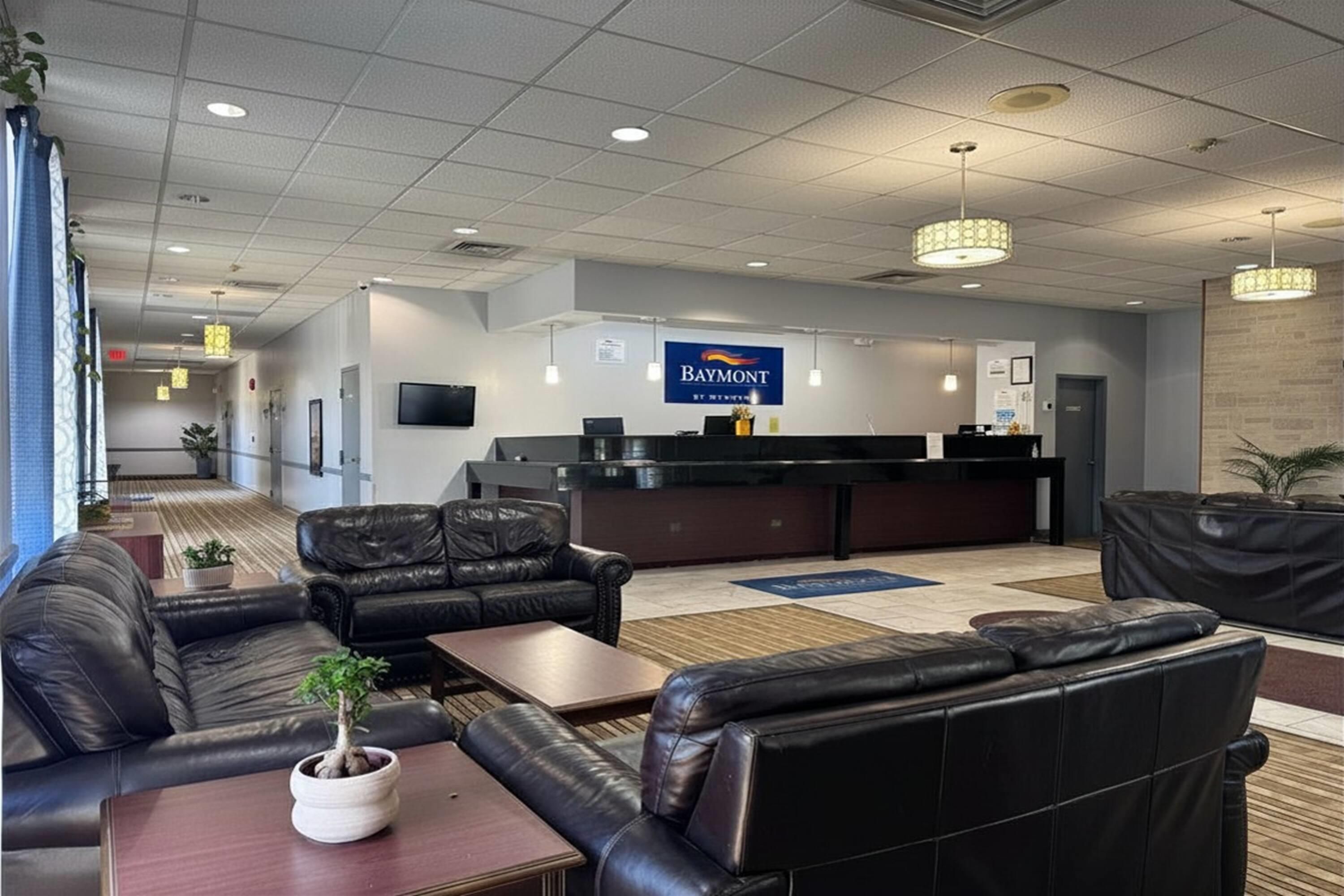 Baymont by Wyndham Queensbury Lake George - Queensbury - Lobby