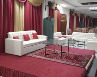 Overseas Hotel & Suites - Dera Ghazi Khan - Living room