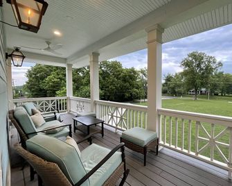 East + West 2-Suites Georgetown Ky Bleubird Studio + Suites Llc 5mkhp,30min Ark, - Georgetown - Parveke