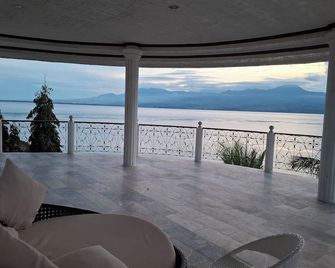 Eden Resort - Santander - Balcón