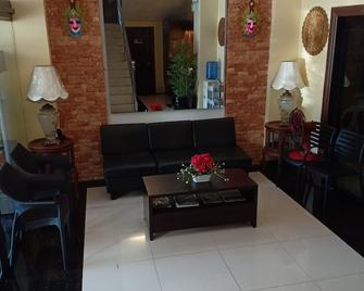 East Square Inn - Bacólod - Lobby